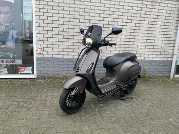 GAVE VESPA SPRINT S 45KM BROM 4T MAT BRUIN SPECIAL 8000KM BJ2019