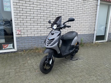 DIKKE PIAGGIO ZIP SP 45KM BROM NARDO GREY BJ2017 9000KM