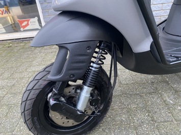 DIKKE PIAGGIO ZIP SP 45KM BROM NARDO GREY BJ2017 9000KM