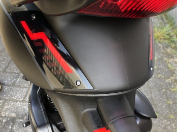 HELE JONGE PIAGGIO ZIP SP 45KM BROM BJ 4-2025 247KM MAT BLACK VOL OPTIES 