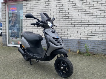 DIKKE PIAGGIO ZIP SP 45KM BROM NARDO GREY BJ2017 9000KM