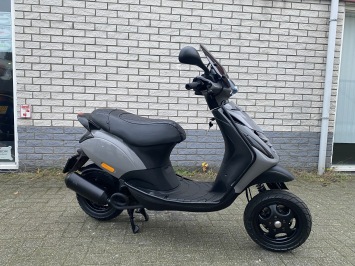 DIKKE PIAGGIO ZIP SP 45KM BROM NARDO GREY BJ2017 9000KM