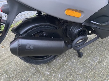 DIKKE PIAGGIO ZIP SP 45KM BROM NARDO GREY BJ2017 9000KM