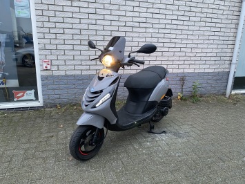 MOOIE PIAGGIO ZIP SP 45KM BROM NARDO GREY BJ2021 9000KM