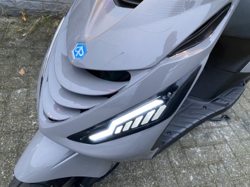 MOOIE PIAGGIO ZIP SP 45KM BROM NARDO GREY BJ2021 9000KM