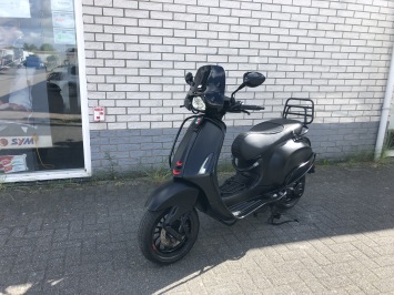 DIKKE VESPA SPRINT S 45KM 4-TAKT BROM MAT BLACK 8000KM BJ2019