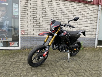{HONDA MOTOR}Nieuwe: VENT DERAPAGE 50 BLACK ON BLACK EDITION  50 DERBI SCHERCO BETA
