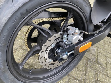 {HONDA MOTOR}Nieuwe: VENT DERAPAGE 50 BLACK ON BLACK EDITION  50 DERBI SCHERCO BETA