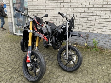 {HONDA MOTOR}Nieuwe: VENT DERAPAGE 50 BLACK ON BLACK EDITION  50 DERBI SCHERCO BETA