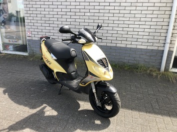 PRACHTIGE PIAGGIO NRG MC 3 ac  BJ2004 8800KM LEMON YELLOW 8800KM 2-takt
