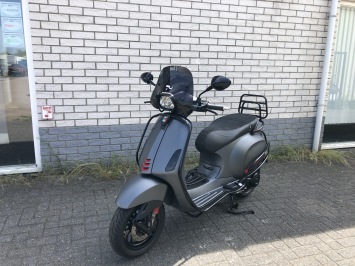 GAVE VESPA SPRINT S 45KM BROM  MAT GRIJS  BJ2019 6000KM 4-TAKT