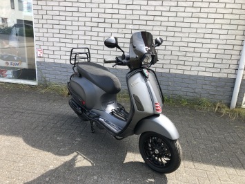 GAVE VESPA SPRINT S 45KM BROM  MAT GRIJS  BJ2019 6000KM 4-TAKT