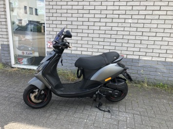 MOOIE PIAGGIO ZIP SP 45KM BROM MAT ZWART BJ2021 6000KM