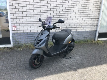 MOOIE PIAGGIO ZIP SP 45KM BROM MAT ZWART BJ2021 6000KM