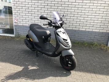 MOOIE PIAGGIO ZIP SP 45KM BROM MAT ZWART BJ2021 6000KM