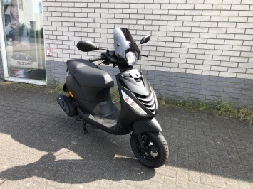 PRACHTIGE PIAGGIO ZIP SP 45KM 4T MAT BLACK BJ2017 10.000KM