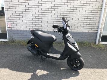 PRACHTIGE PIAGGIO ZIP SP 45KM 4T MAT BLACK BJ2017 10.000KM