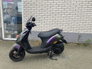 HELE MOOIE PIAGGIO ZIP SP 45KM BROM LAK CAMELEON BJ2019 9000KM