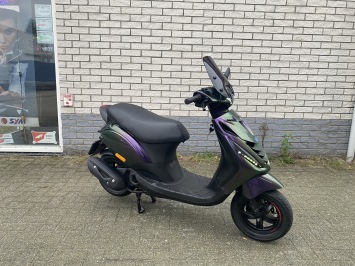 HELE MOOIE PIAGGIO ZIP SP 45KM BROM LAK CAMELEON BJ2019 9000KM