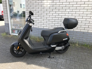 HELE MOOIE NIU N1s Sport , N1S BROM 45KM ELECTRISCHE SCOOTER BJ2019 10.000KM