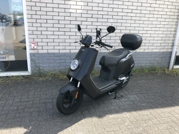 HELE MOOIE NIU N1s Sport , N1S BROM 45KM ELECTRISCHE SCOOTER BJ2019 10.000KM