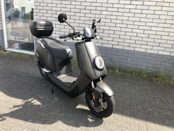 HELE MOOIE NIU N1s Sport , N1S BROM 45KM ELECTRISCHE SCOOTER BJ2019 10.000KM