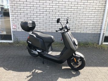 HELE MOOIE NIU N1s Sport , N1S BROM 45KM ELECTRISCHE SCOOTER BJ2019 10.000KM