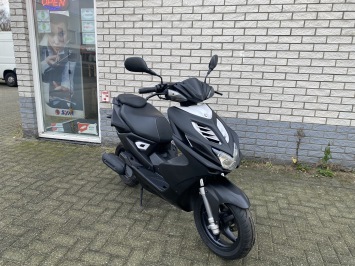 DIKKE YAMAHA AEROX R 45KM BROM BLACK MAGIC BJ2015 8.000KM