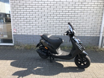 PRACHTIGE PIAGGIO ZIP SP 45KM 4T MAT BLACK BJ2017 4.000KM