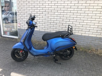 DIKKE VESPA SPRINT S 45KM BROM MAT BLAUW  5000KM BJ2020