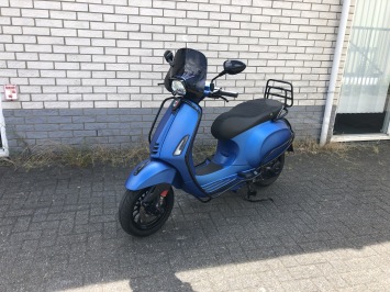 DIKKE VESPA SPRINT S 45KM BROM MAT BLAUW  5000KM BJ2020