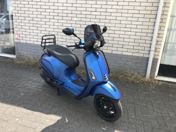 DIKKE VESPA SPRINT S 45KM BROM MAT BLAUW  5000KM BJ2020