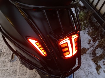 LEUKE VESPA SPRINT PRIMAVERA MAT BLACK VOL OPTIES BJ2018 8000KM