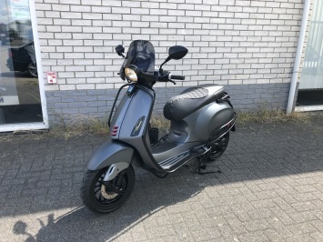 GAVE VESPA SPRINT S 45M BROM MAT GREY BJ2018 6000KM VOL OPTIES