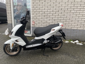 LEUKE PEUGEOT PEUGEOT SPEEDFIGHT 45KM BROM BJ2017