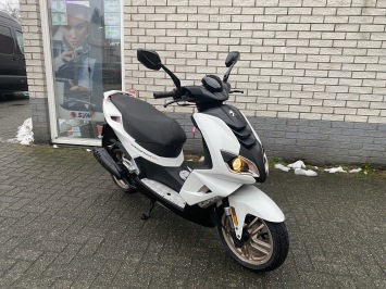 LEUKE PEUGEOT PEUGEOT SPEEDFIGHT 45KM BROM BJ2017