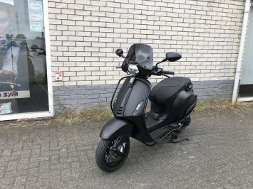MOOIE VESPA SPRINT S 45KM BROM MAT BLACK 2900KM BJ2019