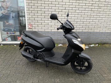 MOOIE PEUGEOT KISBEE 45KM BROM BLACK EDITION BJ2022 5000KM