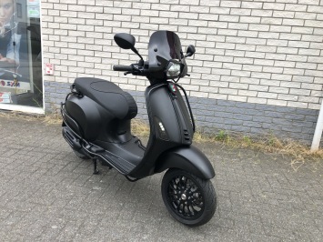 MOOIE VESPA SPRINT S 45KM BROM MAT BLACK 2900KM BJ2019