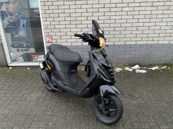 2 TAKT GAVE PIAGGIO ZIP SP 45KM BROM BLACK ON BLACK 2-TAKT  BJ2006 8000KM