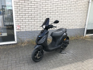 GAVE PIAGGIO ZIP SP 45 4-TAKT MAT BLACK BROM BJ2017 6000KM