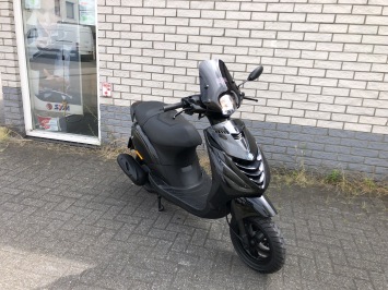 GAVE PIAGGIO ZIP SP 45 4-TAKT MAT BLACK BROM BJ2017 6000KM