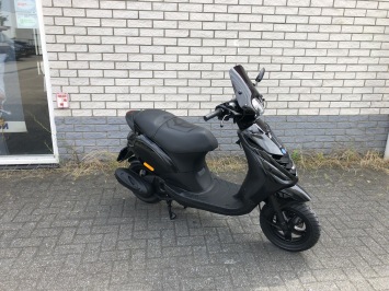 GAVE PIAGGIO ZIP SP 45 4-TAKT MAT BLACK BROM BJ2017 6000KM