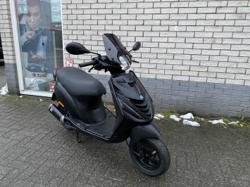 GAVE PIAGGIO ZIP SP 45KM BROM MAT ZWART BJ2017 7000KM