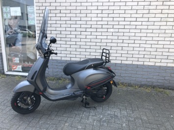 GAVE VESPA SPRINT S 25KM SNOR MAT GRIJS BJ2019 5000KM