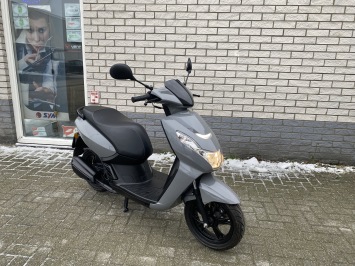 JONGE PEUGEOT KISBEE 25KM OF 45KM NARDO GREY BJ2025 1800KM