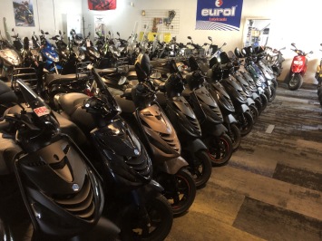 60 x PIAGGIO ZIP SP  20x VESPA SPRINT 8 X PEUGEOT KISBEE EBN EN VELE ANDERE