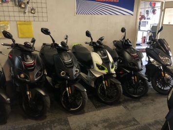 60 x PIAGGIO ZIP SP  20x VESPA SPRINT 8 X PEUGEOT KISBEE EBN EN VELE ANDERE