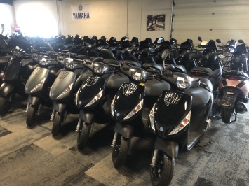 60 x PIAGGIO ZIP SP  20x VESPA SPRINT 8 X PEUGEOT KISBEE EBN EN VELE ANDERE