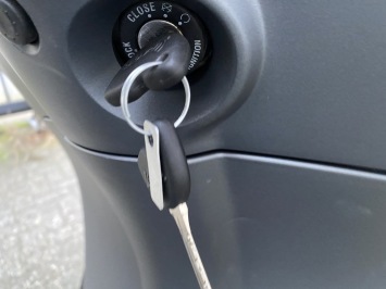 MOOIE VESPA SPRINT S 45KM BROM MAT GREY BJ2021 8000KM VOL OPTIES